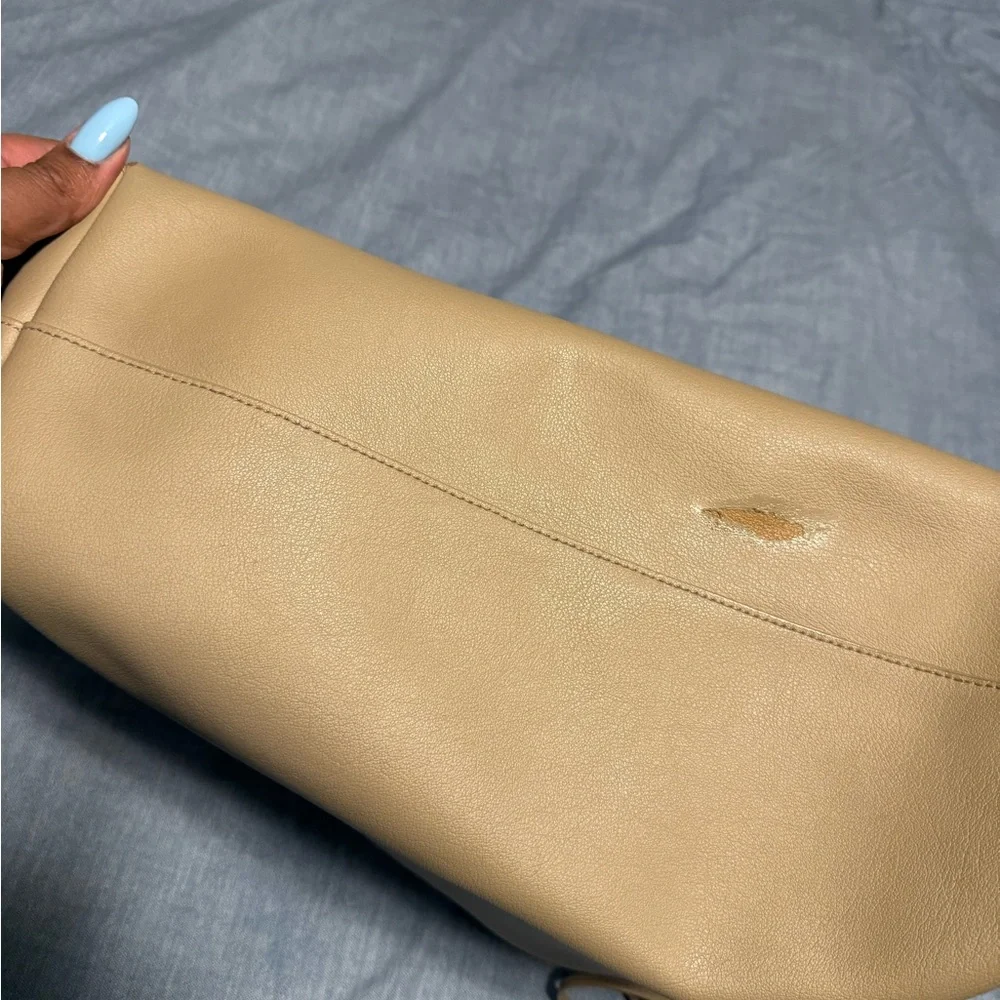 Shopping Saint Laurent in Dark Biege - Picture 7 of 12